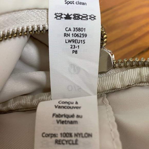 Lululemon  Ivory White Crossbody Camera Bag 2L - Picture 12 of 15